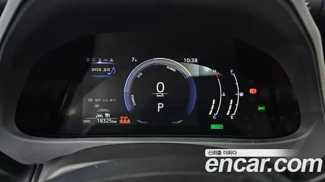 Lexus UX300h, 2025
