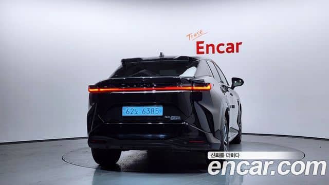 Lexus RZ450e, 2023