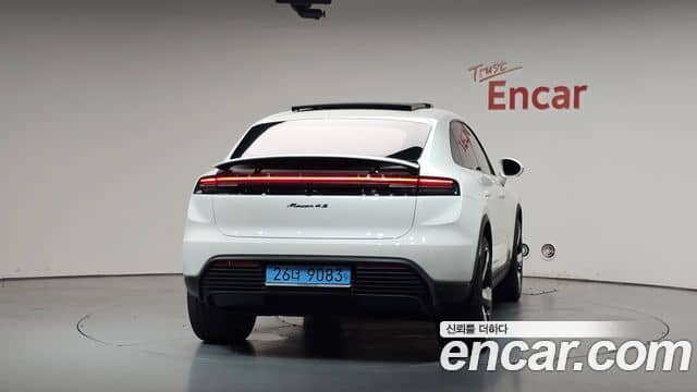 Porsche Macan EV, 2025