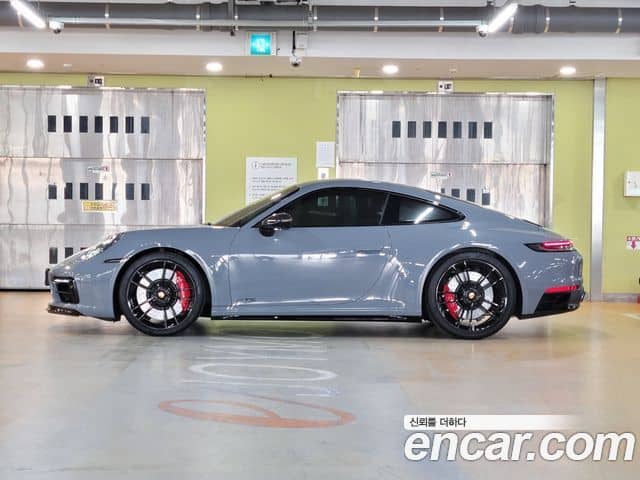 Porsche 911, 2023