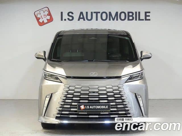 Lexus LM, 2024