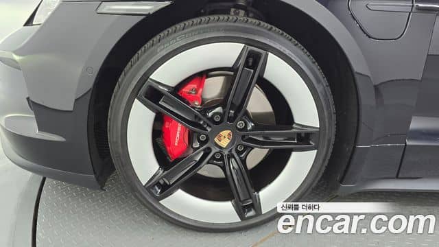Porsche Taycan, 2024