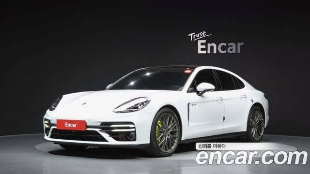 Porsche Panamera, 2023