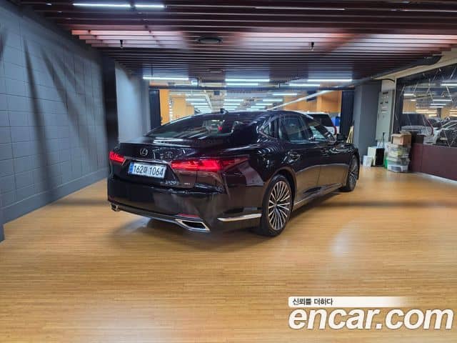 Lexus LS500, 2025