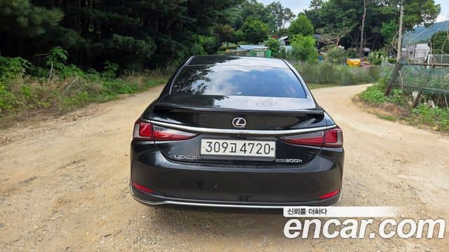 Lexus ES300h, 2020