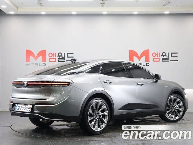 Toyota Crown Crossover, 2025