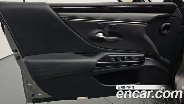 Lexus ES300h, 2018