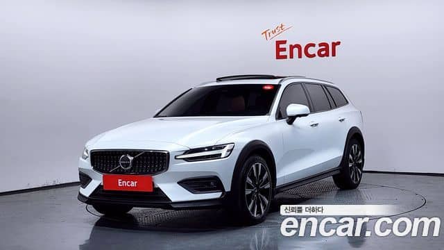 Volvo V60 Cross Country, 2024