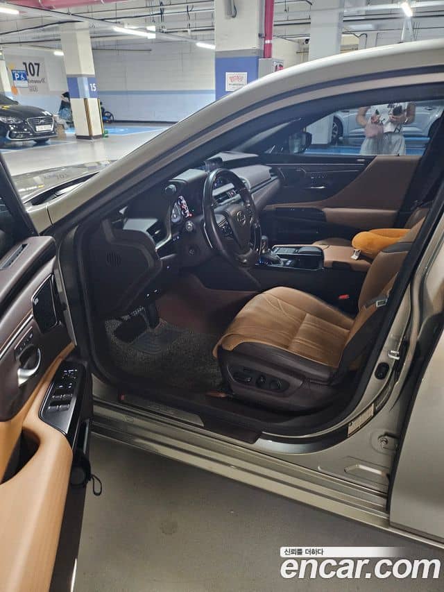 Lexus ES300h, 2021