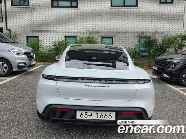 Porsche Taycan, 2021