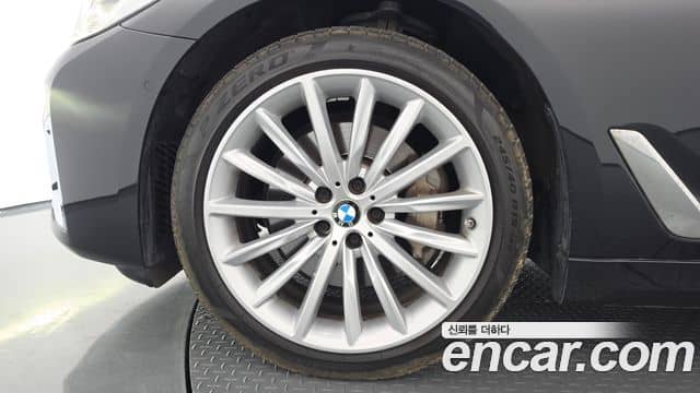 BMW 5 Series, 2023