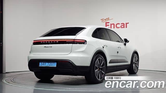 Porsche Macan EV, 2025