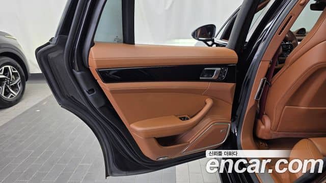 Porsche Panamera, 2023