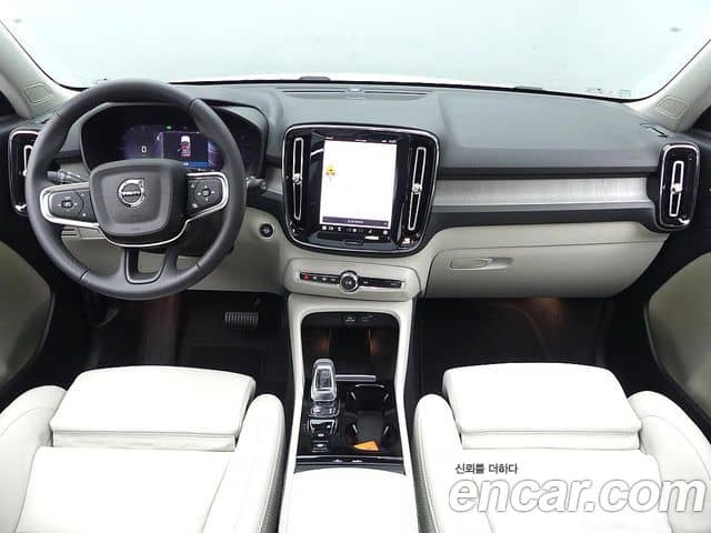 Volvo XC40, 2024