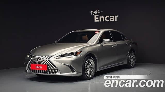 Lexus ES300h, 2025