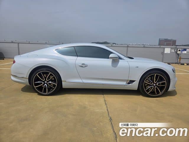 Bentley Continental GT, 2022