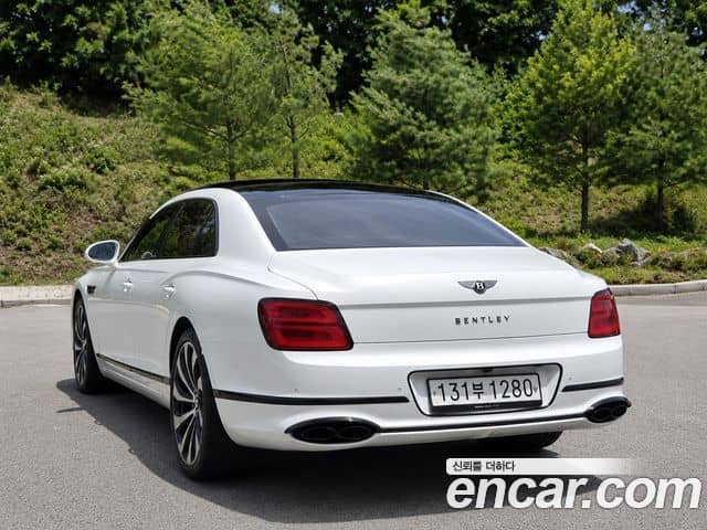 Bentley Flying Spur, 2022