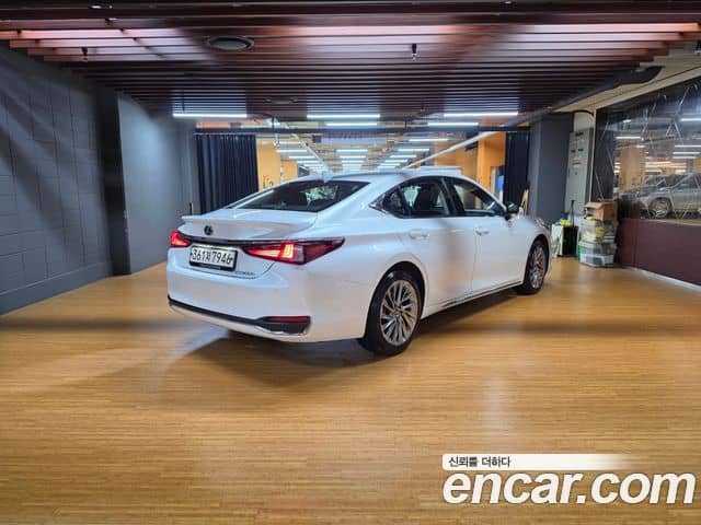 Lexus ES300h, 2025