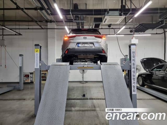 Lexus UX250h, 2022