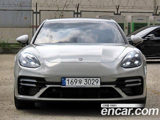 Porsche Panamera, 2023