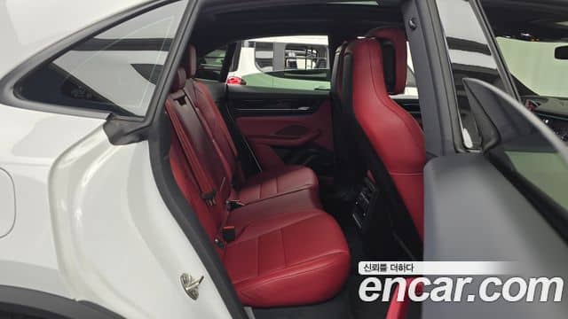 Porsche Macan EV, 2025