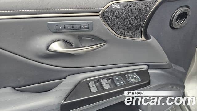 Lexus ES300h, 2019