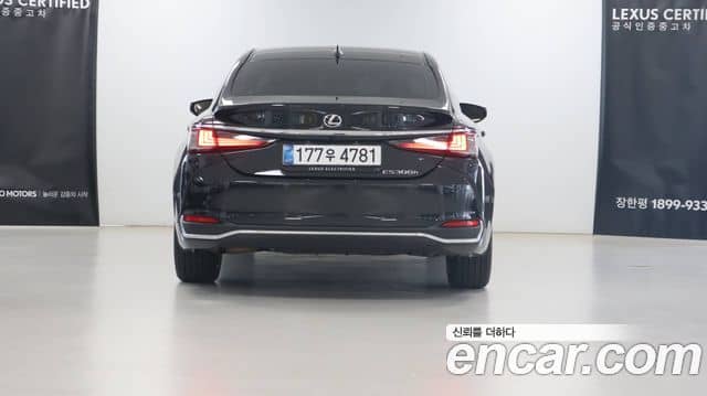 Lexus ES300h, 2025