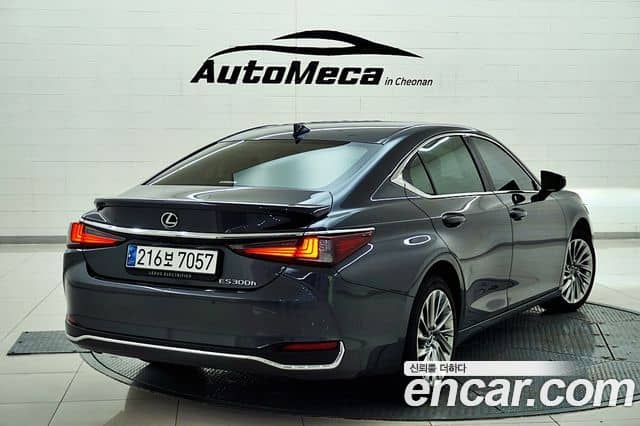 Lexus ES300h, 2023