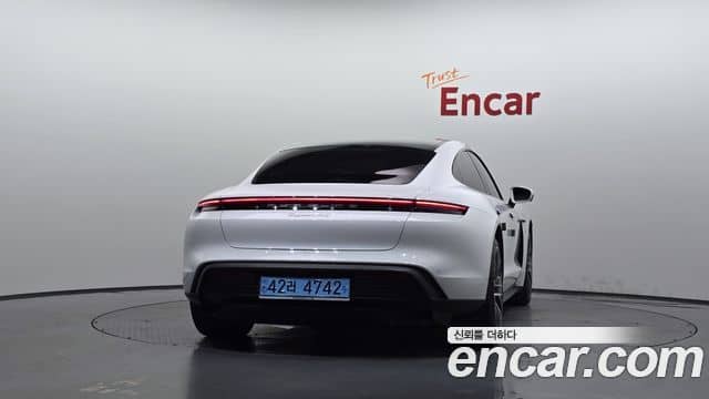 Porsche Taycan, 2021
