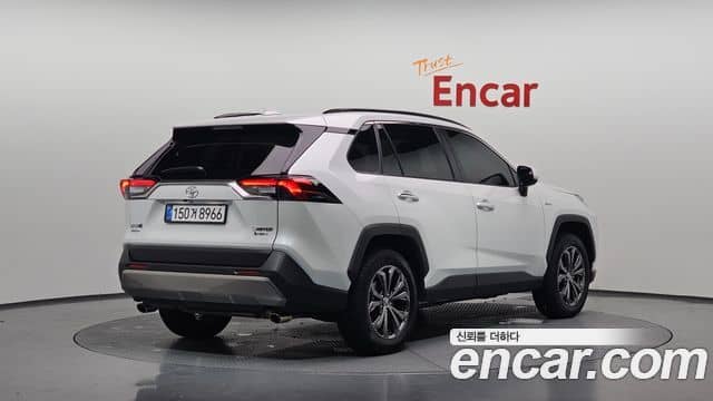 Toyota RAV4, 2025