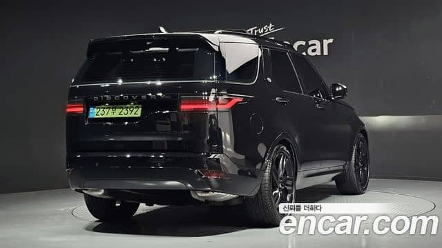 Land Rover Discovery 5, 2024