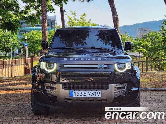 Land Rover Defender, 2025
