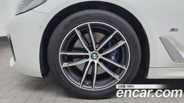 BMW 5 Series, 2022