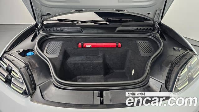 Porsche Macan EV, 2025
