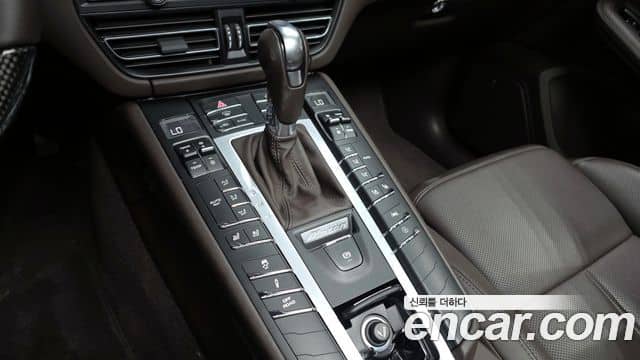 Porsche Macan, 2021