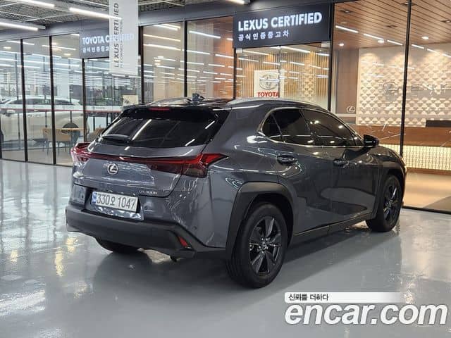 Lexus UX300h, 2025