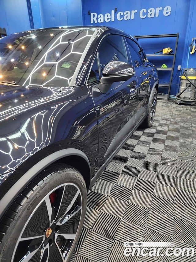 Porsche Macan EV, 2025