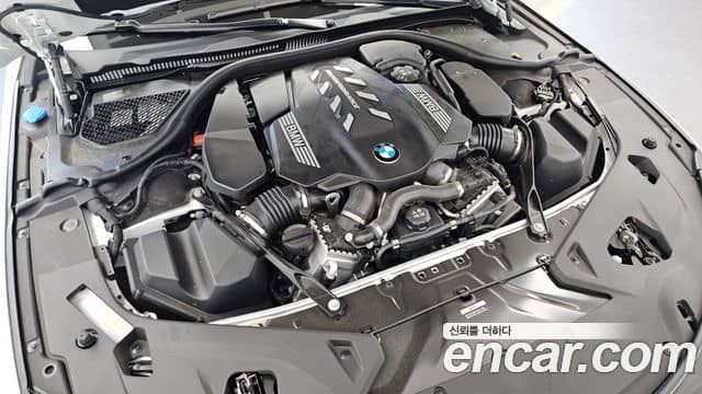 BMW 8 Series, 2025