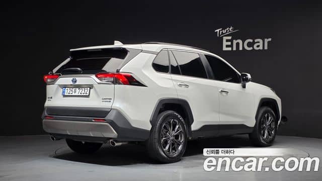 Toyota RAV4, 2024