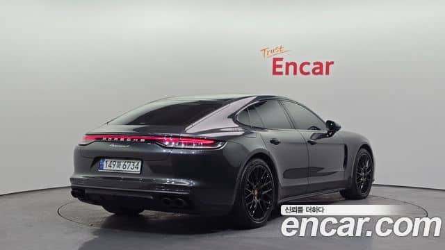 Porsche Panamera, 2022