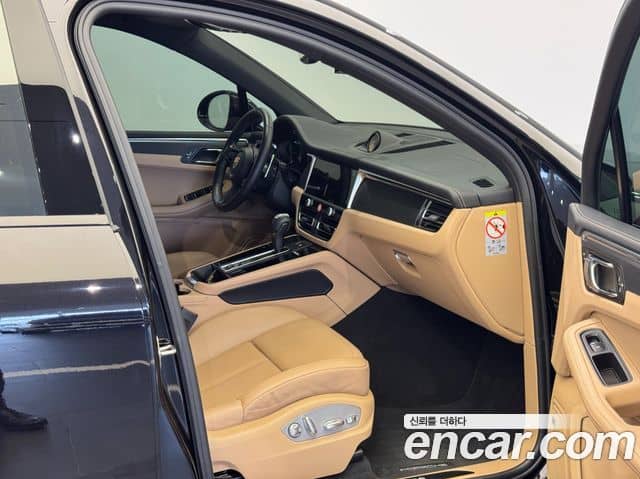 Porsche Macan, 2022
