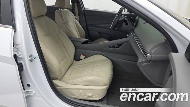 Hyundai The New Avante Hybrid, 2022