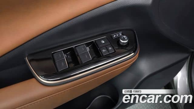 Toyota Crown Crossover, 2025