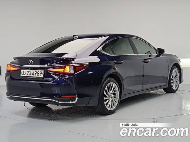 Lexus ES300h, 2023