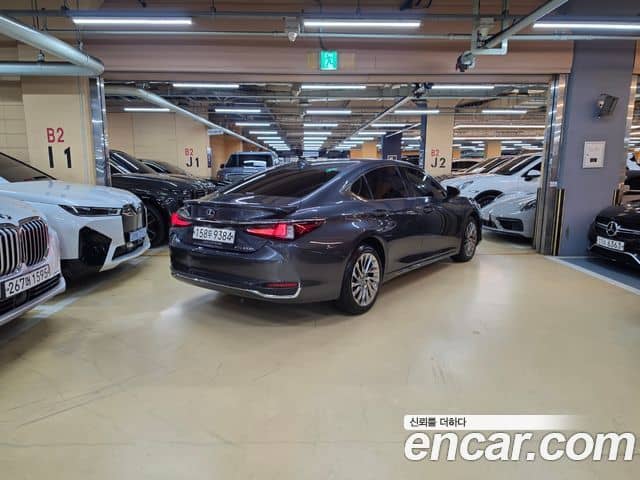 Lexus ES300h, 2025