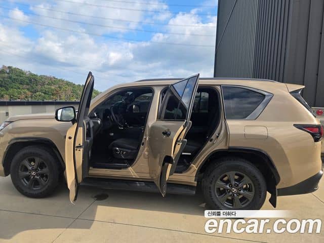 Lexus LX, 2025
