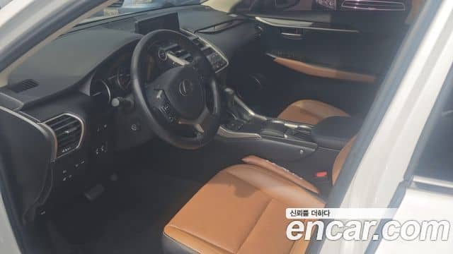 Lexus NX300h, 2021
