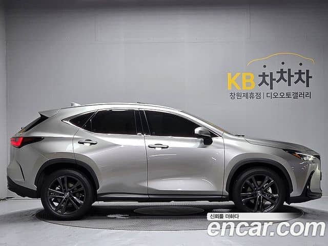 Lexus NX350h, 2022