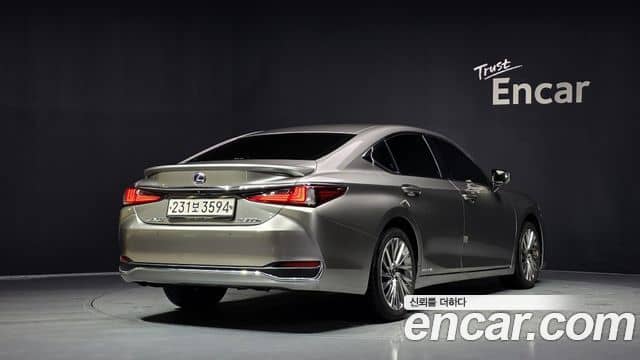 Lexus ES300h, 2021