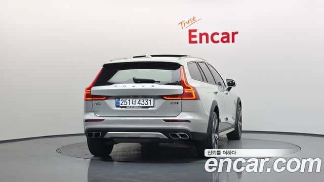Volvo V60 Cross Country, 2020